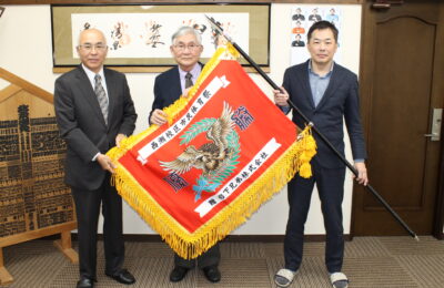 市民体育祭優勝旗を寄贈