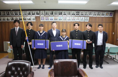 人吉高校陸上競技部に陸上用品の寄贈