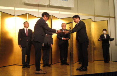 日本赤十字社様へ活動資金の贈呈を行いました