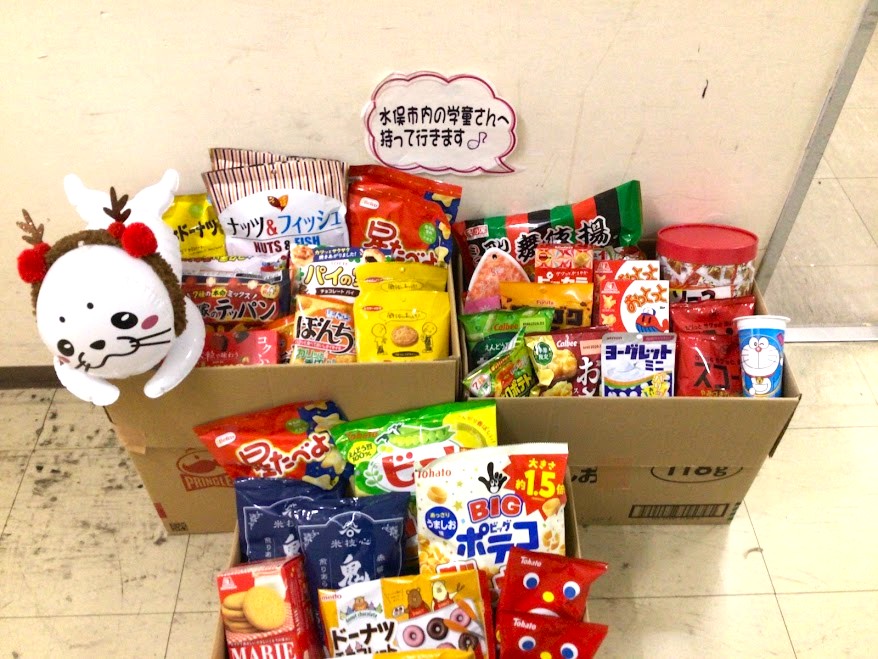 モナコパレス水俣店より、芦北町湯浦第一保育園・ヒカリトコカゲ様へお菓子を寄贈しました。